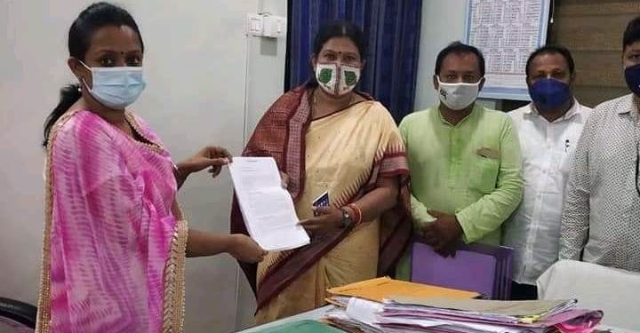 ବିଜେଡି ର ଧାରଣା ଓ ଦାବି ପତ୍ର ପ୍ରଦାନ