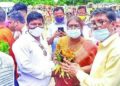 ଶ୍ରୀମତୀ ଦ୍ରୌପଦୀ ମୁର୍ମୁ ନିଜ ଘର ମୟୂରଭଞ୍ଜ ଜିଲ୍ଲା ରାଇରଙ୍ଗପୁର ମହୁଲଡ଼ିହାକୁ ଫେରିଛନ୍ତି