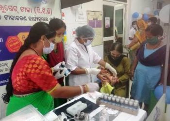 ଗଜପତି ଜିଲ୍ଲାର ସଦର ମହକୂମା ପାରଳାଖେମୁଣ୍ଡି ସ୍ଥିତ ଜିଲ୍ଲା ମୁଖ୍ୟ ଚିକିତ୍ସାଳୟ  ଠାରେ ପି ସି ଭି ଟୀକାକରଣ ର ଶୁଭାରମ୍ଭ