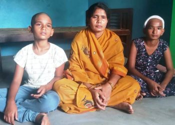 ମୋହନାବ୍ଲକରମୋହନାପଞ୍ଚାୟତର ହରିଜନସାହିର ସୁରୋଜ ପୋଲାଇ କରୋନାରେ ଚାଲିଗଲେ ରୋଜଗାରିଆ ପିତା ଦୁଃଖ ଓ ଅସହାୟ ଅବସ୍ଥାରେ ମାଆ ଓ ଦୁଇ ଝିଅ