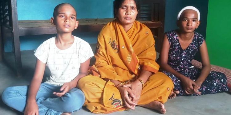 ମୋହନାବ୍ଲକରମୋହନାପଞ୍ଚାୟତର ହରିଜନସାହିର ସୁରୋଜ ପୋଲାଇ କରୋନାରେ ଚାଲିଗଲେ ରୋଜଗାରିଆ ପିତା ଦୁଃଖ ଓ ଅସହାୟ ଅବସ୍ଥାରେ ମାଆ ଓ ଦୁଇ ଝିଅ