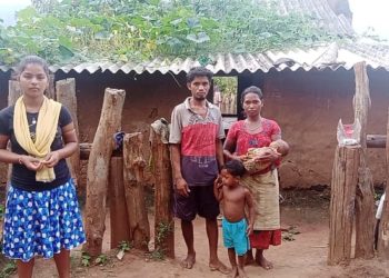 ନବଜାତ ଶିଶୁ କନ୍ୟାକୁ ନଦୀ କୂଳରେ ଫିଙ୍ଗି ଦେଲା ମାଆ : ଆଦିବାସୀ ଦମ୍ପତି ଉଦ୍ଧାର କରି ପାଳିଲେ