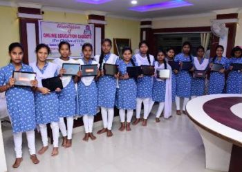 ବାଲିଗୁଡା : ଶିଶୁ ଯତ୍ନ ଅନୁଷ୍ଠାନର ଛାତ୍ର ଛାତ୍ରୀଙ୍କୁ ଟାବଲେଟ ପ୍ରଦାନ