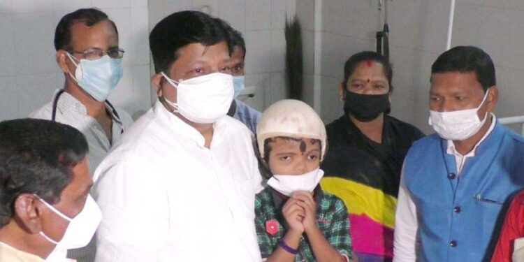 କନ୍ଧମାଳ ଜିଲା ଗସ୍ତବେଳେ ଜଗାକୁ ଭେଟିଲେ ମନ୍ତ୍ରୀ ପ୍ରତାପ ଜେନା : ବିଭିନ୍ନ ଉନ୍ନୟନ ମୂଳକ କାର୍ଯ୍ୟକ୍ରମର ସମୀକ୍ଷା କରିବେ