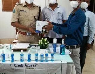 କ୍ରେଡିଟ ଆକ୍ସେସ୍ ଗ୍ରାମୀଣ ଲିମିଟେଡ ପକ୍ଷରୁ ମାସ୍କ ,ସାନିଟାଇଜର ବଣ୍ଟନ