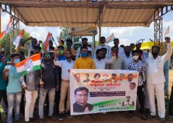 ତୈଳଦର ସହ ଖାଉଟି ସାମଗ୍ରୀର ଆକାଶ ଛୁଆଁ ଦରବୃଦ୍ଧିକୁ ନେଇ କଂଗ୍ରେସର ଦସ୍ତଖତ ଅଭିଯାନ
