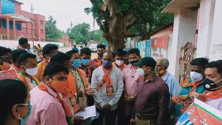 ଆବାସ ଯୋଜନା ଦୁର୍ନିତି ବିରୋଧରେ ବାଲିଗୁଡା ବିଜେପି ତରଫରୁ ବ୍ଲକ ଘେରାଉ : ବିଡ଼ିଓଙ୍କୁ ଦାବୀ ପତ୍ର ପ୍ରଦାନ