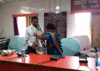 ଗୁମ୍ମା ବ୍ଲକର ଏକାଉଣ୍ଟ ଅଫିସର ମୁଖ୍ୟ କିରାଣୀଙ୍କୁ ବିଦାୟ କାଳୀନ ସମ୍ବର୍ଦ୍ଧନା