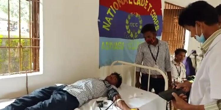 ଆଦିବାସୀ ମହାବିଦ୍ୟାଳୟରେ ସ୍ୱେଚ୍ଛାକୃତ ରକ୍ତଦାନ ଶିବିର ଆୟୋଜିତ : ୩୩ ୟୁନିଟ୍ ରକ୍ତ ସଂଗ୍ରହ