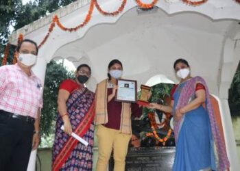ସେଣ୍ଟ ଜୋସଫ୍ ଛାତ୍ରୀ ଶ୍ରୁତି କରଙ୍କୁ ରାଜ୍ୟସ୍ତରୀୟ ଶ୍ରୀସେବା ସମ୍ମାନ