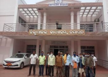 ବିଦ୍ୟାଳୟ ବନ୍ଦ ନ ହେବା ପାଇଁ ଜୟପୁର ଗ୍ରାମବାସୀ ଙ୍କ ଜିଲ୍ଲାପାଳଙ୍କୁ ଦାବିପତ୍ର