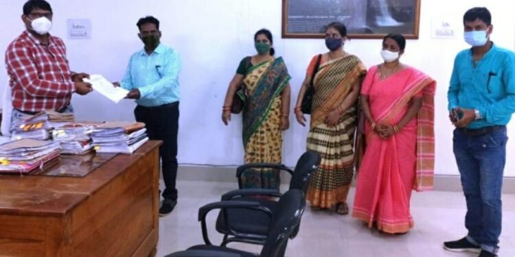 କଂଗ୍ରେସ ଦଳରଦୁର୍ଗ ଭାବେ ପରିଚିତ ଗୁମ୍ମାବ୍ଲକରେ କଂଗ୍ରେସ ଦଳର ସଙ୍ଗଠନ କୁ ନିମ୍ନସ୍ଥର ରୁ ସୁଦୃଢ଼ କରିବାପାଇଁ କଂଗ୍ରେସଦଳ ଆରମ୍ଭ କରିଛି ନୂଆଁ ରଣ କୌଶଳ