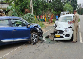 ବୌଦ୍ଧର ଅତିରିକ୍ତ ଜିଲ୍ଲାପାଳ ଜ୍ୟୋତିରଞ୍ଜନ ନାଏକ ଙ୍କ ର ସଡ଼କ ଦୁର୍ଘଟଣା ଘଟିଛି ; ଅଳ୍ପକେ ବର୍ତ୍ତିଲେ ଅତିରିକ୍ତ ଜିଲ୍ଲାପାଳ