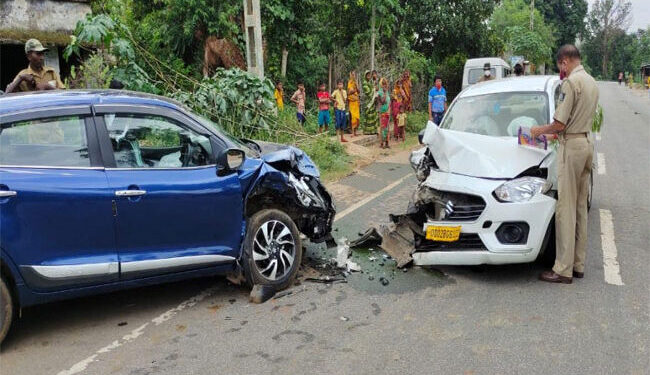 ବୌଦ୍ଧର ଅତିରିକ୍ତ ଜିଲ୍ଲାପାଳ ଜ୍ୟୋତିରଞ୍ଜନ ନାଏକ ଙ୍କ ର ସଡ଼କ ଦୁର୍ଘଟଣା ଘଟିଛି ; ଅଳ୍ପକେ ବର୍ତ୍ତିଲେ ଅତିରିକ୍ତ ଜିଲ୍ଲାପାଳ