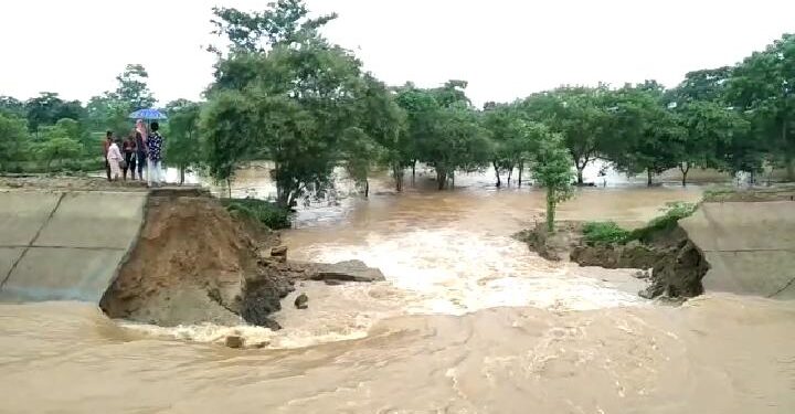 ଇନ୍ଦ୍ରାବତୀ ମେଗା ଲିଫ୍ଟ କେନାଲ ବନ୍ଧ ଭାଙ୍ଗି ଶହ ଶହ ହେକ୍ଟର ଚାଷ ଜମି ଜଳମଗ୍ନ