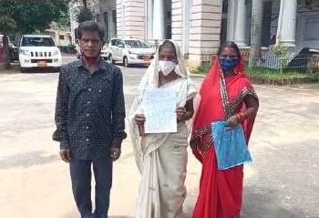 ସମ୍ପତ୍ତି ଲୋଭରେ ଜାଲ୍ ପୌଷ୍ୟ କନ୍ୟା ପ୍ରମାଣ ପତ୍ର ସଂଗ୍ରହ ; ନ୍ୟାୟ ପାଇଁଁ ଜିଲ୍ଲାପାଳଙ୍କ ଦ୍ଵାରସ୍ଥ ଲବଙ୍ଗ ଦେହୁରୀ ପରିବାର – ଢେଙ୍କାନାଳ