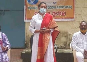 ଜିଲ୍ଲାପାଳ ମନୀଷା ବାନାର୍ଜୀ ଙ୍କୁ ସମ୍ବର୍ଦ୍ଧିତ କଲେ କଳା କାର ସଂଘ