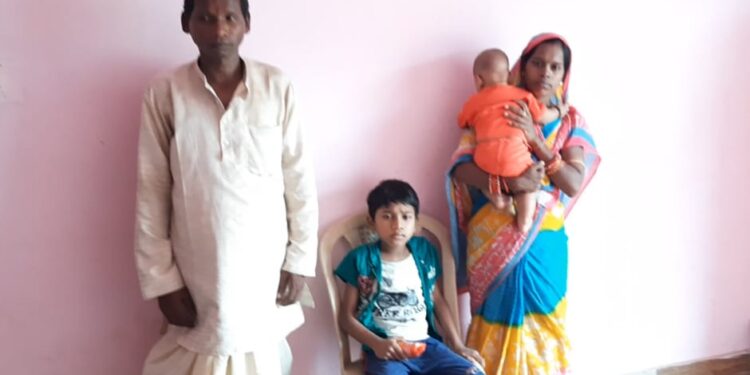 କିଶନ ପଣ୍ଡା ଜନ୍ମ ରୁ ହାଇନା ରୋଗ ପଡିତ : ଯନ୍ତ୍ରଣା ରେ ରାତିଦିନ ସମାନ । ଅପରେସନ ପାଇଁ ଅର୍ଥ ସାଜିଛି ବାଧକ