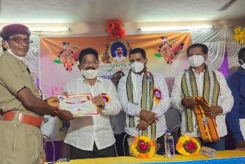 ପାରଳାଖେମୁଣ୍ଡି ସ୍ଥିତ କଟିକିଆ ସାହି ସ୍ଥିତ କବିଚନ୍ଦ୍ର ପାଠାଗାର ପରିସରରେ ଟୁଡେ ନୀୟୁଜ୍ ୨୪ଓଡ଼ିଶାର ଲୋକାର୍ପଣ