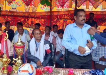 କନ୍ଧମାଳ ଜିଲ୍ଲା ସ୍ତରୀୟ ଫୁଟବଲ ଟୁର୍ଣ୍ଣାମେଣ୍ଟ ଉଦଯାପିତ : ୩ -୦ ଗୋଲରେ ଡଙ୍ଗରପଡ଼ା ଦଳ ବିଜୟୀ