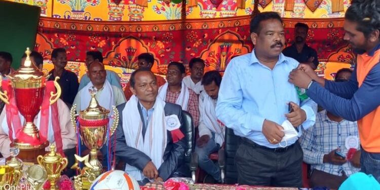 କନ୍ଧମାଳ ଜିଲ୍ଲା ସ୍ତରୀୟ ଫୁଟବଲ ଟୁର୍ଣ୍ଣାମେଣ୍ଟ ଉଦଯାପିତ : ୩ -୦ ଗୋଲରେ ଡଙ୍ଗରପଡ଼ା ଦଳ ବିଜୟୀ