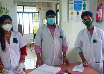 କନ୍ଧମାଳ : ଲାବରୋଟୋରି ଟେକ୍ନିସିଆନ ମାନଙ୍କ ୧୦ ଦଫା ଦାବି ନେଇ କଳା ବ୍ୟାଜ ପରିଧାନ