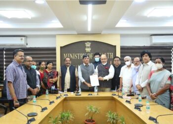 BJD MPs meet Union Minister Shri. Mansukh Mandaviya demanding supply of fertilizers for farmers