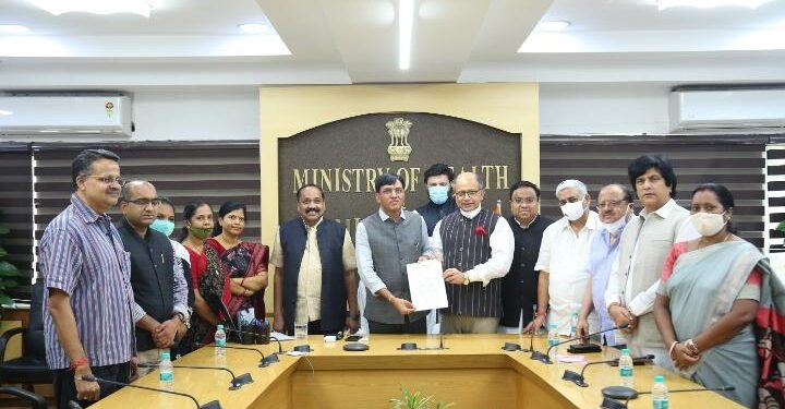 BJD MPs meet Union Minister Shri. Mansukh Mandaviya demanding supply of fertilizers for farmers