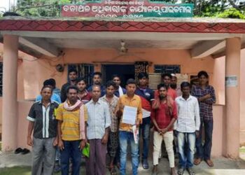 ଜଙ୍ଗଲ ବିଭାଗର ମନରେଗା ଦୁର୍ନୀତି ; ୭୦ ବର୍ଷ ବୟସ୍କ ଲୋକଙ୍କ ଏକାଉଣ୍ଟ କୁ ଲକ୍ଷାଧିକ ଟଙ୍କା; ରେଞ୍ଜ ଅଫିସ ଘେରାଉ