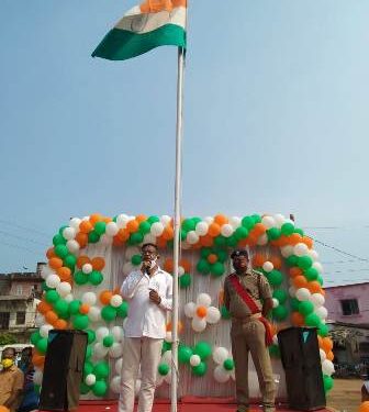 କରୋନା କଟକଣା ରେ ସ୍ୱାଧୀନତା ଦିବସ ପାଳିତ ; ବିଧାୟକ କଲେ ପତକା ଉତ୍ତୋଳନ