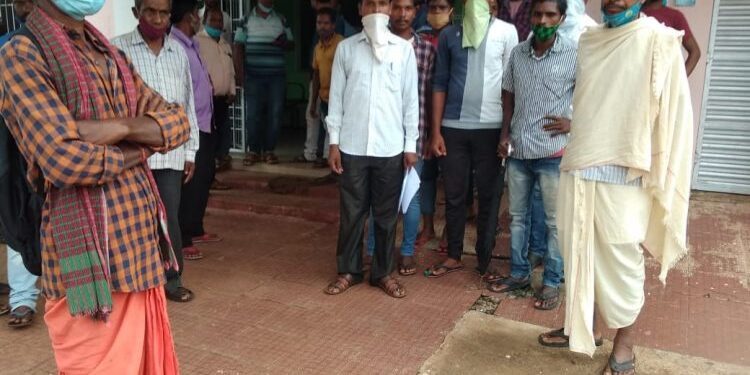 ବାଲି ନ ନେବା ପାଇଁ ତହସିଲ ଦାରଙ୍କୁ ଦାବିପତ୍ର ପ୍ରଦାନ