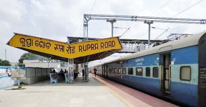 ଆଗାମୀ ଦିନରେ ରେଳ ରୋକ ପାଇଁ ସଜବାଜ। – ରେଳ ରହଣୀ ଦାବିରେ ଜି.ଏମଙ୍କୁ ଦାବିପତ୍ର