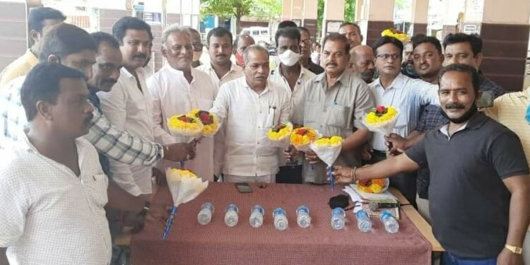 ଗଜପତି ଜିଲ୍ଲା ଘରୋଇ ବସ ମାଲିକ ସଂଘ ଗଠନ l କାଶୀନଗର ବ୍ଲକ ଅଧକ୍ଷ ସି.ଏଚ. ସିମାଦ୍ରି ସଭାପତି ଭାବେ ମୋନାନିତ