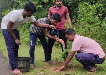 ଯୁବକ ମାନଙ୍କ ଦ୍ୱାରା ବୃକ୍ଷରୋପଣ