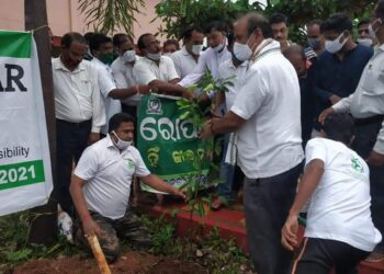 ଗ୍ରୀନ୍ ୱାଲଡ଼୍ ଟ୍ରଷ୍ଟର ମିଶନ ଗ୍ରୀନ୍ ଏକାମ୍ର କଲେଜରେ ଚାରା ରୋପଣ