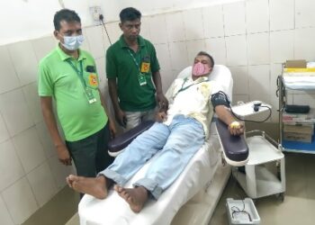 ରକ୍ତଦାନକରି ୧୨ ବର୍ଷ କିଶୋରର ଜୀବନ ବଂଚାଇଲେ – ୧୦୮ ଆମ୍ବୁଲାନ୍ସ କର୍ମଚାରୀ