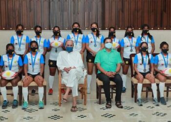 CM Felicitates Indian Under-18 Girls’ Rugby Team ; Presents Cash Award of Rs.5 Lakh  