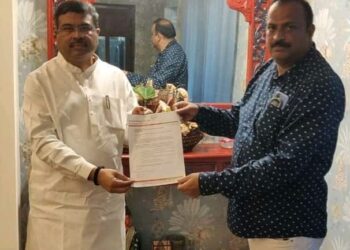 କେନ୍ଦ୍ର ଶିକ୍ଷା ମନ୍ତ୍ରୀଙ୍କୁ ଭେଟି ବିଭିନ୍ନ ଦାବି ଜଣାଇଲେ ଭାଜପା ବରଗଡ଼ ଜିଲ୍ଲା ସଭାପତି