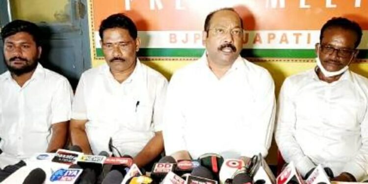 ସୀମା ବିବାଦ ଘଟଣା କୁ ନେଇ ଆନ୍ଧ୍ର ମନ୍ତ୍ରୀଙ୍କଧମକ ଘଟଣା ଉପରେ ରାଜ୍ୟ ବିଜେପି ର ଉପ-ସଭାପତି ଭୃଗୁ ବକ୍ସି ପାତ୍ରଙ୍କ ସାମ୍ବାଦିକ ସମ୍ମିଳନୀ  