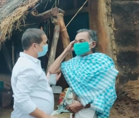 ମାଳିସାହି ପଞ୍ଚାୟତ ରେ ଲୋକମାନଙ୍କ ସମସ୍ୟା ବୁଝିବା ସହ ମାସ୍କ୍ ବଣ୍ଟନ କଲେ ଦଶପଲ୍ଲା ବିଧାୟକ