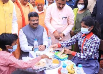 ଉତରପ୍ରଦେଶରେ କେନ୍ଦ୍ରୀୟ ବିଦ୍ୟାଳୟର ନବନିର୍ମିତ ଭବନର ଲୋକାର୍ପଣ କଲେ – କେନ୍ଦ୍ରମନ୍ତ୍ରୀ
