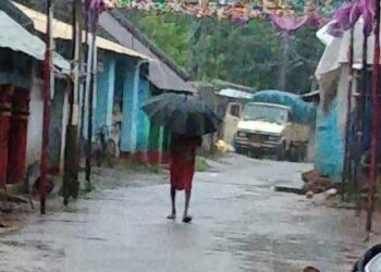 ରଣପୁର : ଲଘୁଚାପ ଜନିତ ବର୍ଷା ଯୋଗୁଁ ରାସ୍ତା ଘାଟ ଶୂନଶାନ୍ ଓ ବ୍ୟବସାୟ ମାନ୍ଦା