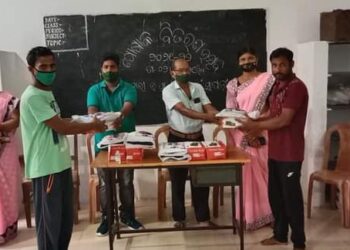 ସଂପଡ଼ା ମଧ୍ୟ ଇଂରାଜୀ ବିଦ୍ୟାଳୟରେ ପୋଷାକ ବିତରଣ ଉତ୍ସବ ଅନୁଷ୍ଠିତ