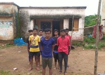 ମୋହନା ବ୍ଲକ କଟମା ଗ୍ରାମ ସରକାରୀ ଉଚ୍ଚ ବିଦ୍ୟାଳୟର : ହଷ୍ଟେଲରେ ରହୁଥିବା ଛାତ୍ରଙ୍କୁ ଖାଇବାକୁ ନଦେବାରୁ – ହଷ୍ଟେଲ ଛାଡିଲେ ୧୪ ଛାତ୍ର  