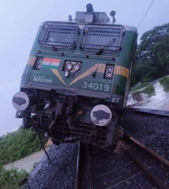 ମାଲବାହୀ ଟ୍ରେନ ଲାଇନ ଚ୍ୟୁତ : ରେଳ ଚଳାଚଳ ବ୍ୟାଘାତ !