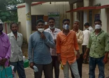 ମନରେଗା ଯୋଜନାରେ ଶ୍ରମିକ ମାନଙ୍କ ମଜୁରୀ ଟଙ୍କା ମିଳିନଥିବା ନେଇ ଜିଲ୍ଲା ଶ୍ରମ କାର୍ଯ୍ୟାଳୟରେ ଅଭିଯୋଗ