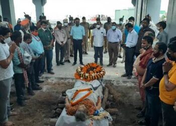 ପୁରୀ ସ୍ୱର୍ଗଦ୍ୱରରେ ମନୋରମା ମହାପାତ୍ରଙ୍କ ଶେଷକୃତ୍ୟ ସମ୍ପର୍ଣ୍ଣ