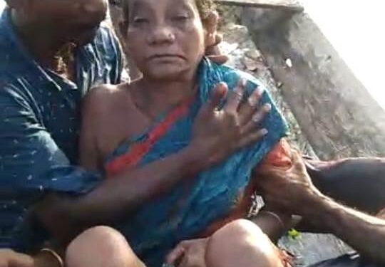 ଭାର୍ଗବୀ ନଦୀ ସୁଅରେ ଭାସିଯାଉଥିବା ଜଣେ ବୃଦ୍ଧାଙ୍କୁ ସୁଆଣ୍ଡୋ ବ୍ରିଜ ନିକଟରୁ : ନାଉରିଆ ଓ ଯୁବକ ମାନେ ଉଦ୍ଧାର କଲେ