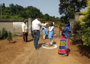 ଦେଢ଼ ବର୍ଷ ପରେ ସ୍କୁଲ୍ ଗଲେ ଅଷ୍ଟମ ଶ୍ରେଣୀ ଛାତ୍ର ଛାତ୍ରୀ