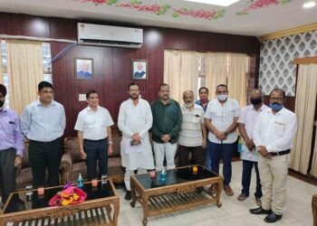 ବରଗଡ଼ ରେଳ ଷ୍ଟେସନ ସମାସ୍ୟାର ସମାଧାନ ପାଇଁ ରେଳ କତ୍ତୃପକ୍ଷ ଙ୍କୁ ଭେଟିଲେ ଭାଜପା ପ୍ରତିନିଧି